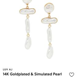 Pearl Earrings. 