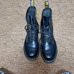 Dr. Martens Lace Up Boots Unisex 