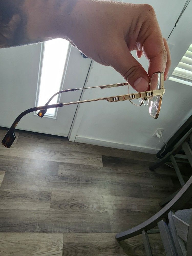 Burberry Framea