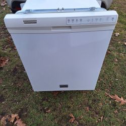 FRIGIDAIRE DISHWASHER. 