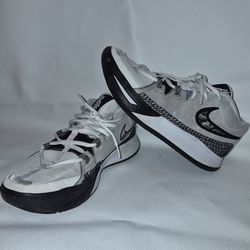 Nike Kyrie Flytrap VI White Black Size 10 No Box Basketball Shoes