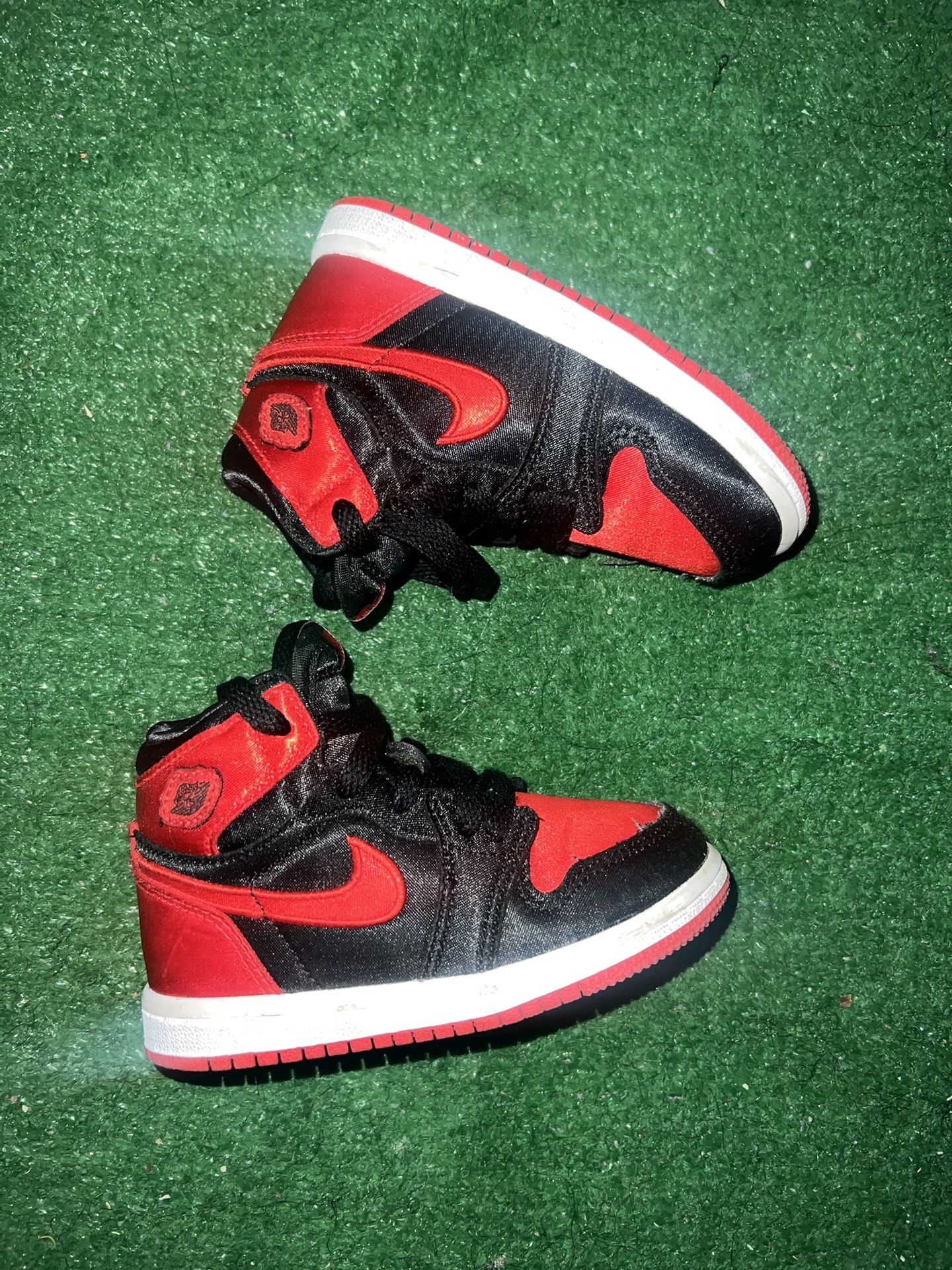 Jordan 1 Satin Bred