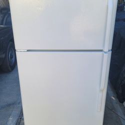 Precioso Refrigerador General Electric Listo Para Usar Super Limpio Lo Tengo Conectado Para Que Lo Mires Que Trabaja Bien $200