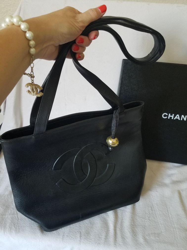 Chanel Black Leather CC Logo Shoulder Bag