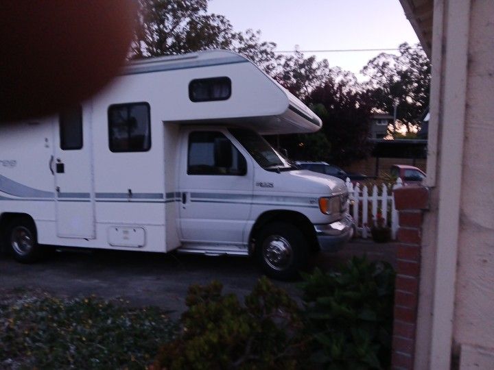 Ford F350 Jamboree 24'