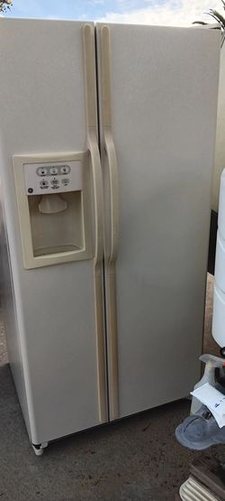 Frigerator with ice maker