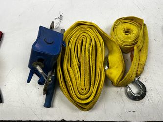 Heavy-duty towing or recovery strap with steel hooks with ratcheting mechanism