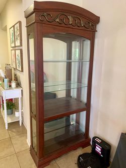 Display cabinet with light