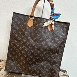 Louis Vuitton Sac Plat GM Monogram Handbag