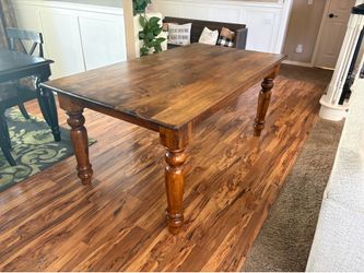 Gorgeous Rustic Farmhouse Dining Table