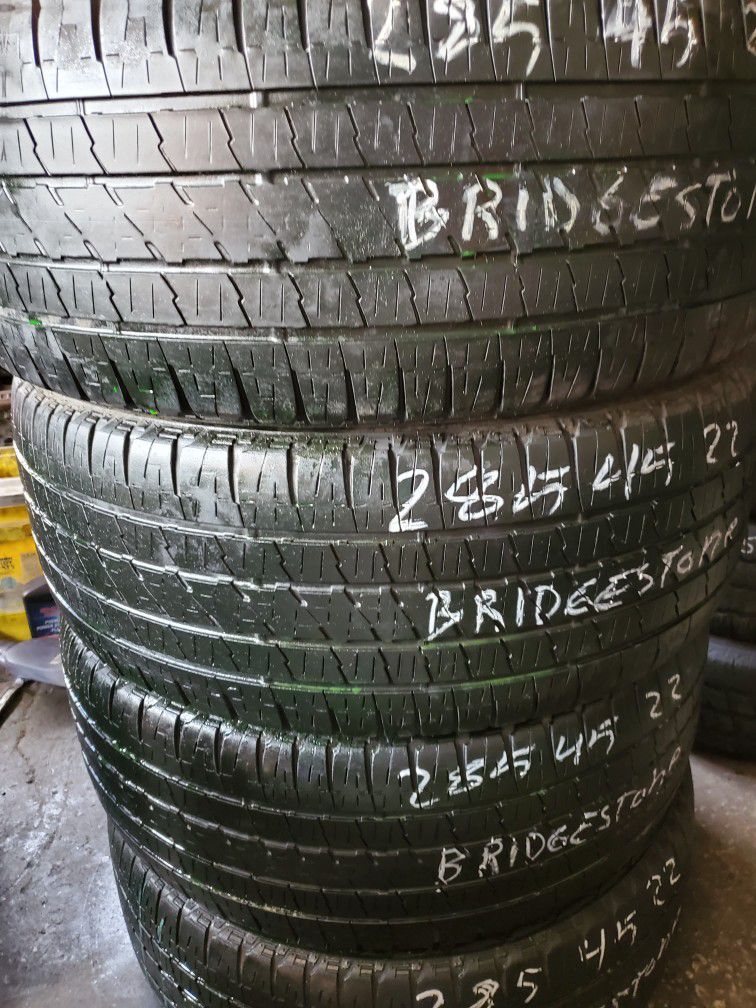 4 Used Tires 285 45 22 BRIDGESTONE 