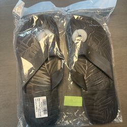 New Men’s Size 10 Flip Flops