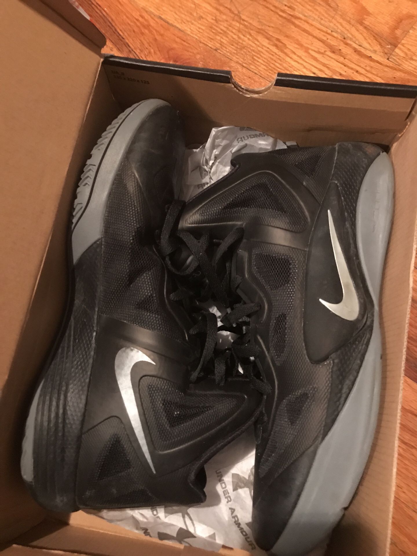 Size 11.5 men’s hyperdunk Nike zoom basketball shoes sneakers black