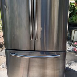 Samsung Refrigerator Fridge Stainless Steel French Door Works Fine.