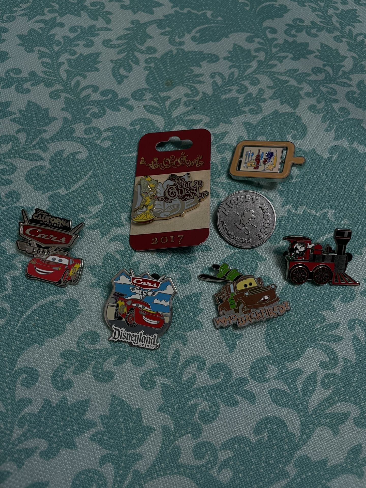 disney pins 