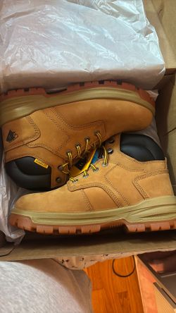 Men’s 8 1/2  herman survivors boulder steel toe work boots