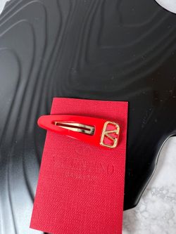 Valentino Hairpin