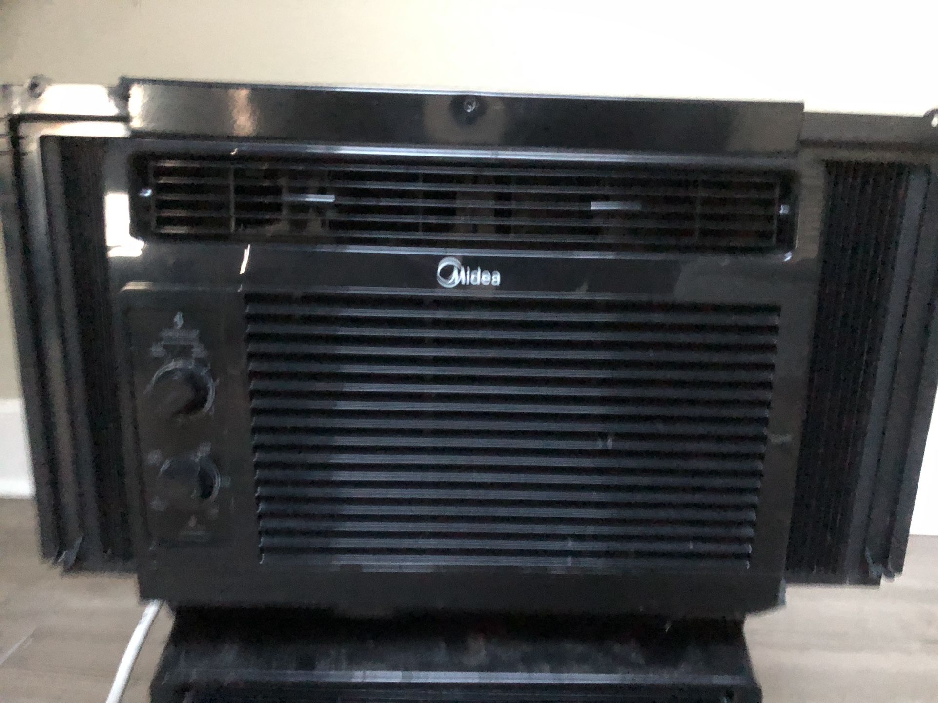 Midea 5,000 BTU 150 sq. ft. Mechanical Window Air Conditioner, Black, MAW05M1WBL
