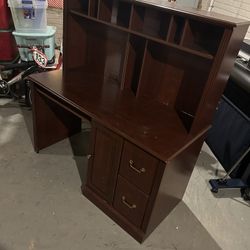 DESK/FURNITURE FOR SALE 