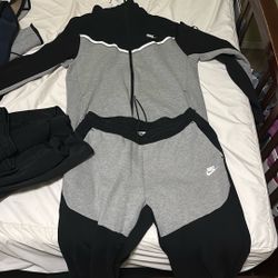 Black Gray Nike Tech Fleece (Both Pieces)