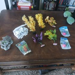 Lots of new Gently Used aquarium decor and more all for just $35 cash must pick up Broadway and apache buckeye az