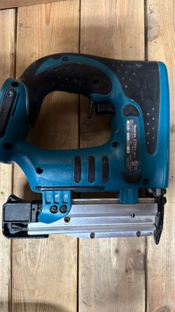 Makita XTP 01 pin nailer