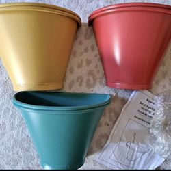 flower pots 3 colorful hanging metal flower pots with hooks. Brand new In box. Bristol Boro, Pa 19007