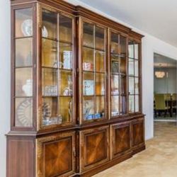 Vintage China/curio Cabinet