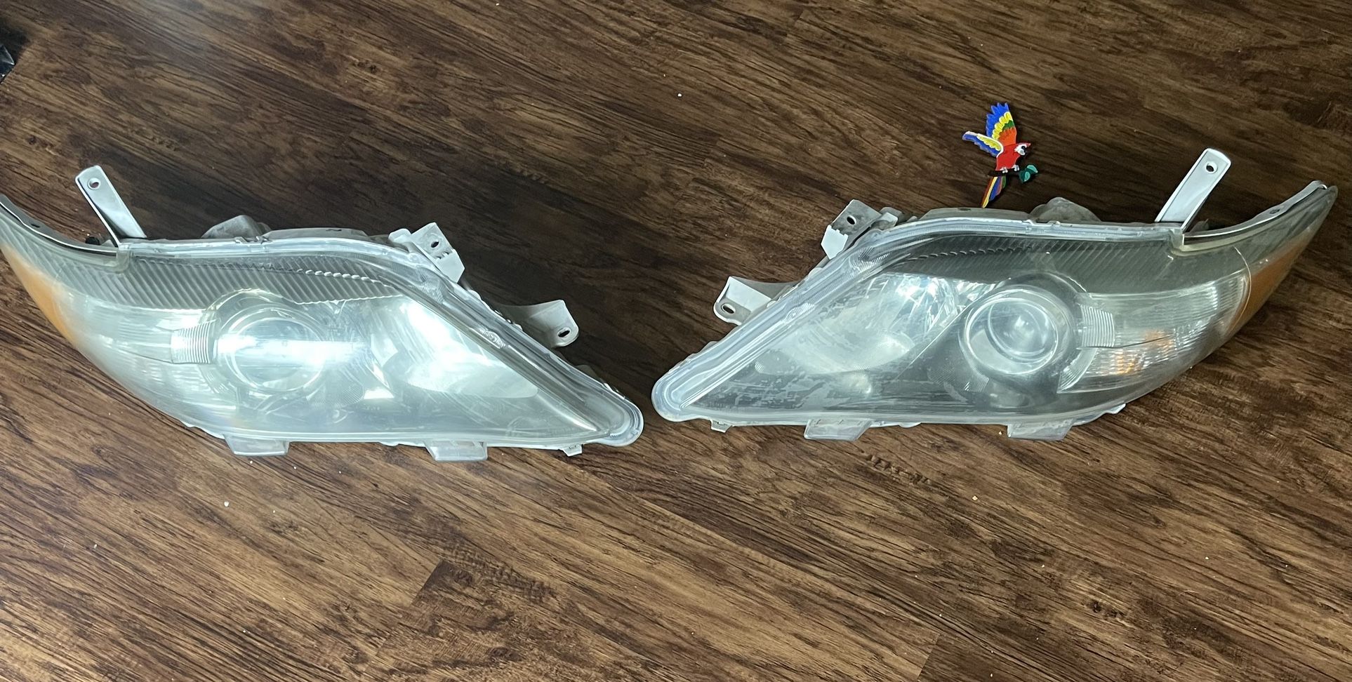 Right And Left  Headlight Toyota Camry 2010-2011 