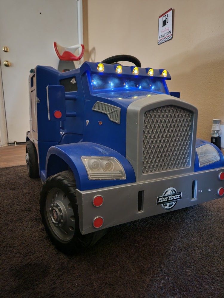 Kid Trax Ride - On Semi-Truck and Trailer