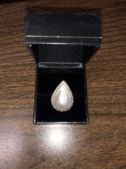 Lady’s 14kt gold Pearl Ring with Diamonds
