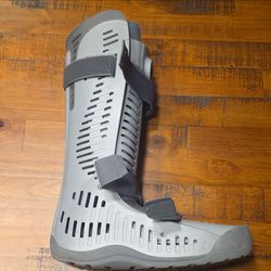 Orthopedic boot