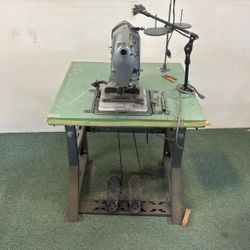 Singer Drapery Pleater Sewing Machine & Table 