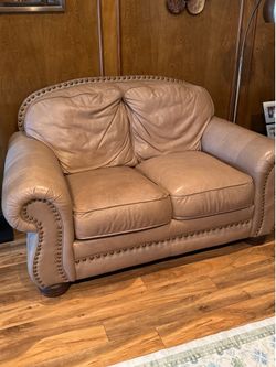 Love seat/ chair brown