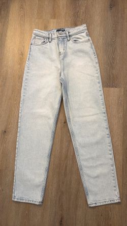 Fashion nova high rise light wash jeans size 5