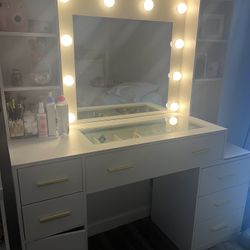 Vanity Desk And Chair 