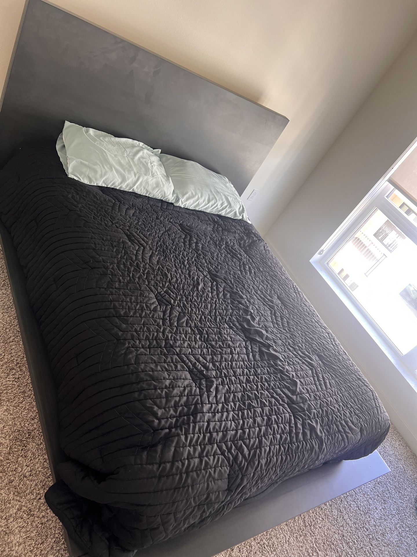 Queen Bed With Headboard And Mattress 