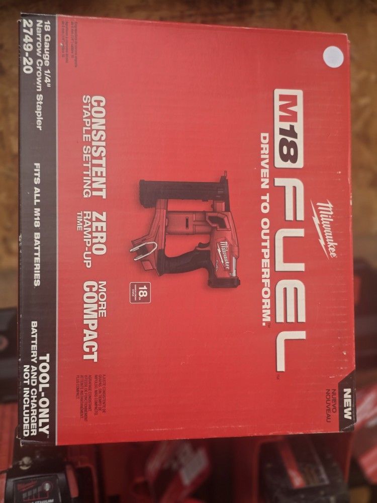 Milwaukee M18 FUEL 18-Volt Lithium-Ion Brushless Cordless 18-Gauge 1/4 in. Narrow Crown Stapler (Tool-Only)