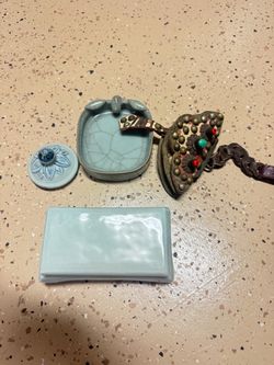 4 pieces of vintage Asian Chinese items
