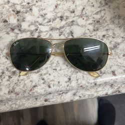 Ray an Glasses