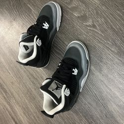Jordan Retro 4  6.5Y