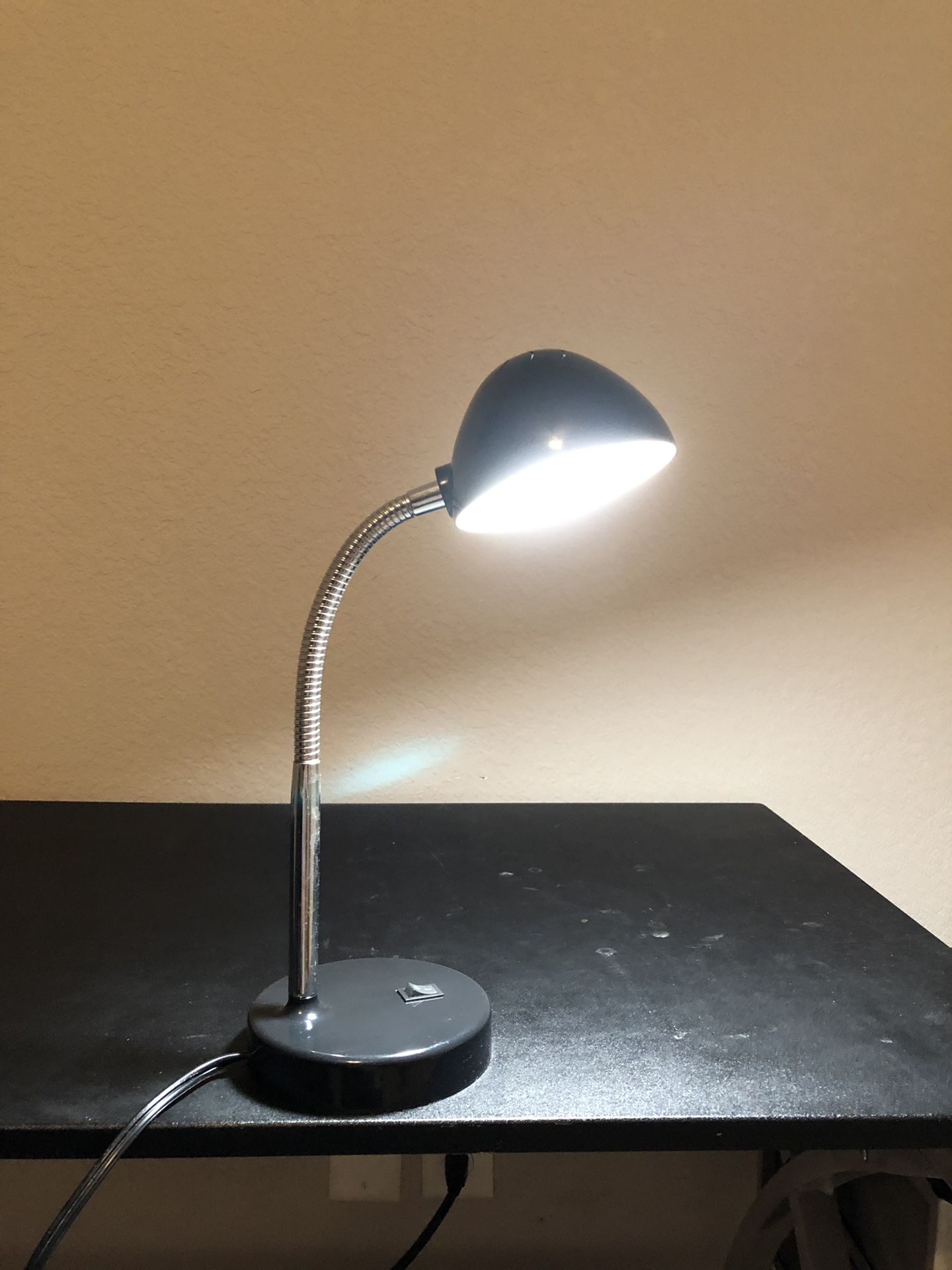 Mainstays LED desk lamp, with USB Port, black
