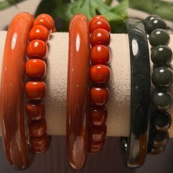 Jade bangle 