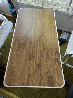 Mesa Plegable Base De Aluminio. Medidas 24”X48”X28”de Altura.(nítida)