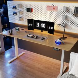 Adjustable height desk