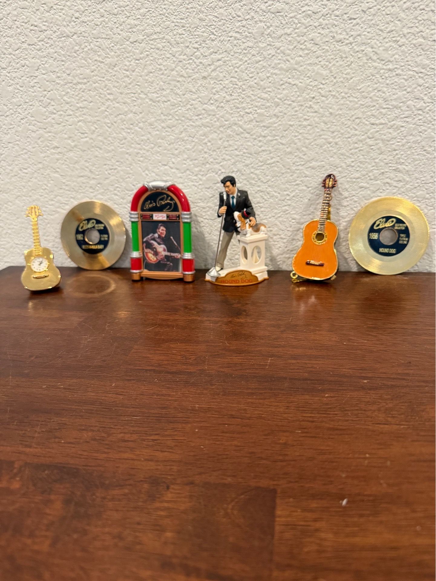 Beautiful new 6 Elvis Presley figures