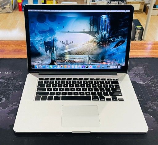 Apple MacBook Pro 2012 15” Retina 2.7Ghz i7 16GB 750GB SSD -Scratch on Glass