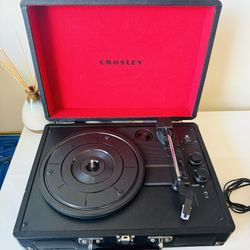 Crosley vinyl record player with speaker and Bluetooth 