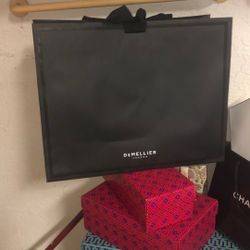 Xl DeMillier London Gorge https://offerup.com/redirect/?o=QmFnLk5ldw==