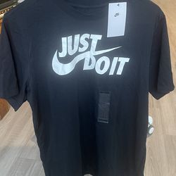 Nike Sportswear Men's T-Shirt Size Large